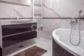 Luksuzna etaža na traženoj lokaciji, Rab, Appartement