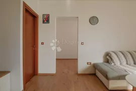 Dvosoban stan s terasom i parkirnim mjestom, Rovinj, Appartment