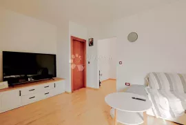 Dvosoban stan s terasom i parkirnim mjestom, Rovinj, Appartment