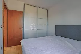 Dvosoban stan s terasom i parkirnim mjestom, Rovinj, Appartment