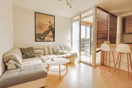 Dvosoban stan s terasom i parkirnim mjestom, Rovinj, Appartment