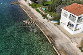 KUĆA PRVI RED UZ MORE SA VEZOM ZA BROD, Zadar, Haus