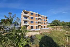 Dvosoban stan 10min od Poreča s okućnicom 80m2, Poreč, Flat