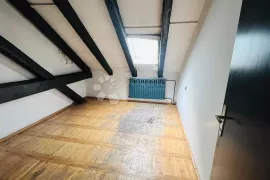 IMPOZANTNIH 230 m2 KOD TOMISLAVCA!, Zagreb, Kвартира