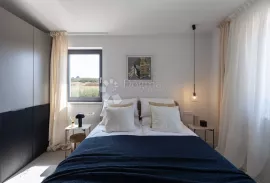 PREKRASNA VILLA ZAPADNE OBALE ISTRE, POREČ 5KM OD MORA!, Poreč, Σπίτι