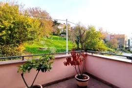 LUKSUZAN STAN-VRHOVEC 130m2-s terasama, Zagreb, Appartment