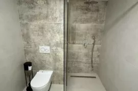 Atraktivni stan sa pogledom na more na prestižnoj lokaciji, Kostrena, Appartment