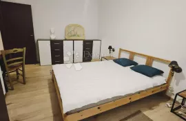 Prostrani stan na Verudi s mogućnošću adaptacije u dvosoban, Pula, Appartement