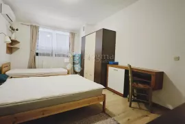 Prostrani stan na Verudi s mogućnošću adaptacije u dvosoban, Pula, Appartement