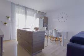 STAN SA GARAŽOM 78,90m2 MIRNA ULICA /VELI VRH, Pula, Appartement