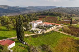 MOTOVUN - Dizajnerska vila sa teniskim terenom i pogledom na Motovun, Motovun, House