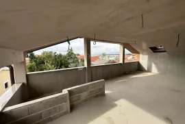 ZUKVE KUĆA SA 3 APARTMANA  *PRILIKA!!!*, Nin, بيت