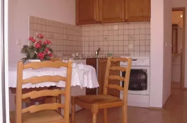 CESARICA KUĆA NOVIJE GRADNJE SA 4 APARTMANA, Karlobag, بيت