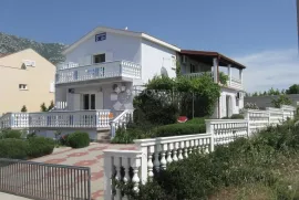 CESARICA KUĆA NOVIJE GRADNJE SA 4 APARTMANA, Karlobag, بيت