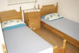 CESARICA KUĆA NOVIJE GRADNJE SA 4 APARTMANA, Karlobag, بيت