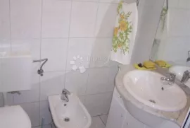 CESARICA KUĆA NOVIJE GRADNJE SA 4 APARTMANA, Karlobag, Casa