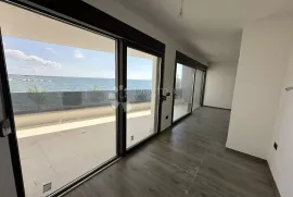 LUKSUZNI PENTHOUSE NA OBALI MORA, Vir, Stan