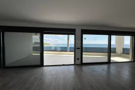 APARTMAN NA PLAŽI SA PANORAMSKIM POGLEDOM  PRILIKA!!!, Vir, Διαμέρισμα