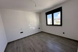 APARTMAN NA PLAŽI SA PANORAMSKIM POGLEDOM  PRILIKA!!!, Vir, Διαμέρισμα