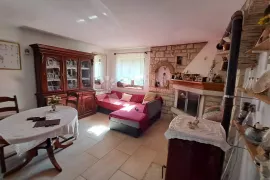 Dva stana u kući u okolici Novigrada, Novigrad, Apartamento