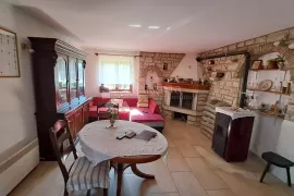 Dva stana u kući u okolici Novigrada, Novigrad, Apartamento