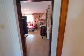 Dva stana u kući u okolici Novigrada, Novigrad, Apartamento