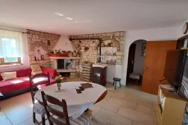 Dva stana u kući u okolici Novigrada, Novigrad, Appartement