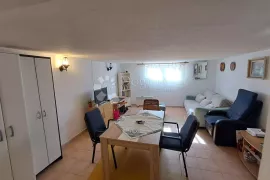 Dva stana u kući u okolici Novigrada, Novigrad, Apartamento