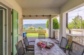 PREDIVNA VILLA S BAZENOM I VRTOM - SVEGA 900 M OD MORA! Labin, okolica, Labin, House