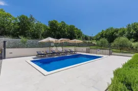 PREDIVNA VILLA S BAZENOM I VRTOM - SVEGA 900 M OD MORA! Labin, okolica, Labin, House