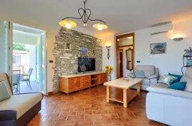 PREDIVNA VILLA S BAZENOM I VRTOM - SVEGA 900 M OD MORA! Labin, okolica, Labin, House