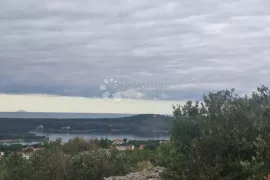 MASLINIK S POGLEDOM NA MORE MILNA BRAČ, Milna, Земля