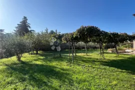 Kuća s potencijalom u centru, Vrsar, Дом