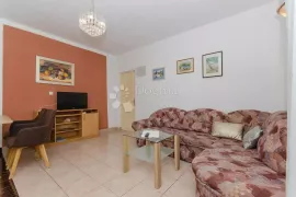 TROSOBNI STAN U PRIZEMLJU 8O M2, SUPETAR, Supetar, Flat