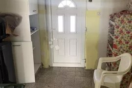 Stan za renovaciju, Njivice pokraj Šibenika, Šibenik, Stan