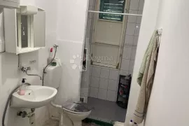 Stan za renovaciju, Njivice pokraj Šibenika, Šibenik, Stan