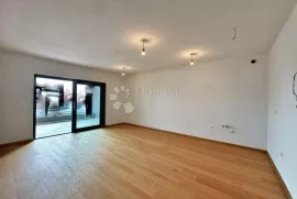 PROSTRANI STAN NA TRAŽENOJ LOKACIJI, 2S+DB (uporabna), Pula, Appartement