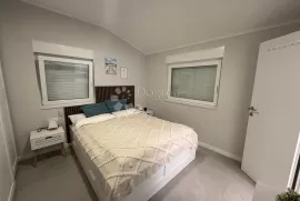 VIR PRODAJE SE APARTMAN NA ATRAKTIVNOJ PLAŽI 10 m OD MORA, Vir, Daire