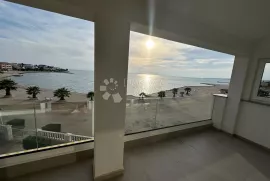 VIR PRODAJE SE APARTMAN NA ATRAKTIVNOJ PLAŽI 10 m OD MORA, Vir, Daire