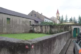 OBITELJSKA KUĆA SA PUNO SADRŽAJA, Vinodolska Općina, Дом