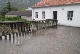 OBITELJSKA KUĆA SA PUNO SADRŽAJA, Vinodolska Općina, Дом