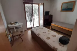 Stan sa dvorištem u najam, Jasenice, Flat