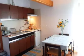 Malinska, kuća sa 8 apartmana, Malinska-Dubašnica, Дом