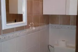 Malinska, kuća sa 8 apartmana, Malinska-Dubašnica, Дом