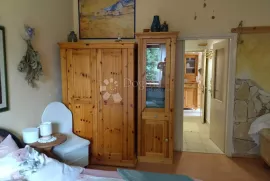 Malinska, kuća sa 8 apartmana, Malinska-Dubašnica, Дом