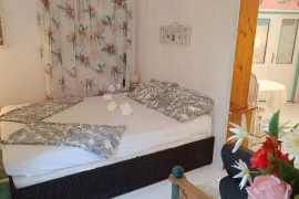 Malinska, kuća sa 8 apartmana, Malinska-Dubašnica, Дом