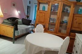 Malinska, kuća sa 8 apartmana, Malinska-Dubašnica, Дом