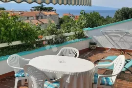 Malinska, kuća sa 8 apartmana, Malinska-Dubašnica, Дом