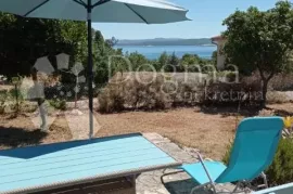 Apartman sa velikom okućnicom, Crikvenica, Wohnung