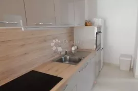 Apartman sa velikom okućnicom, Crikvenica, Wohnung